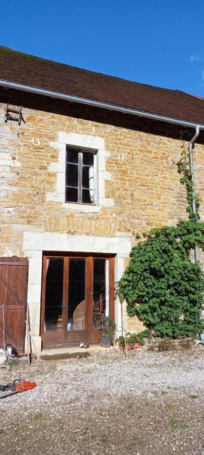 Appartement de charme dans une maison isolée Presilly  Esterno foto