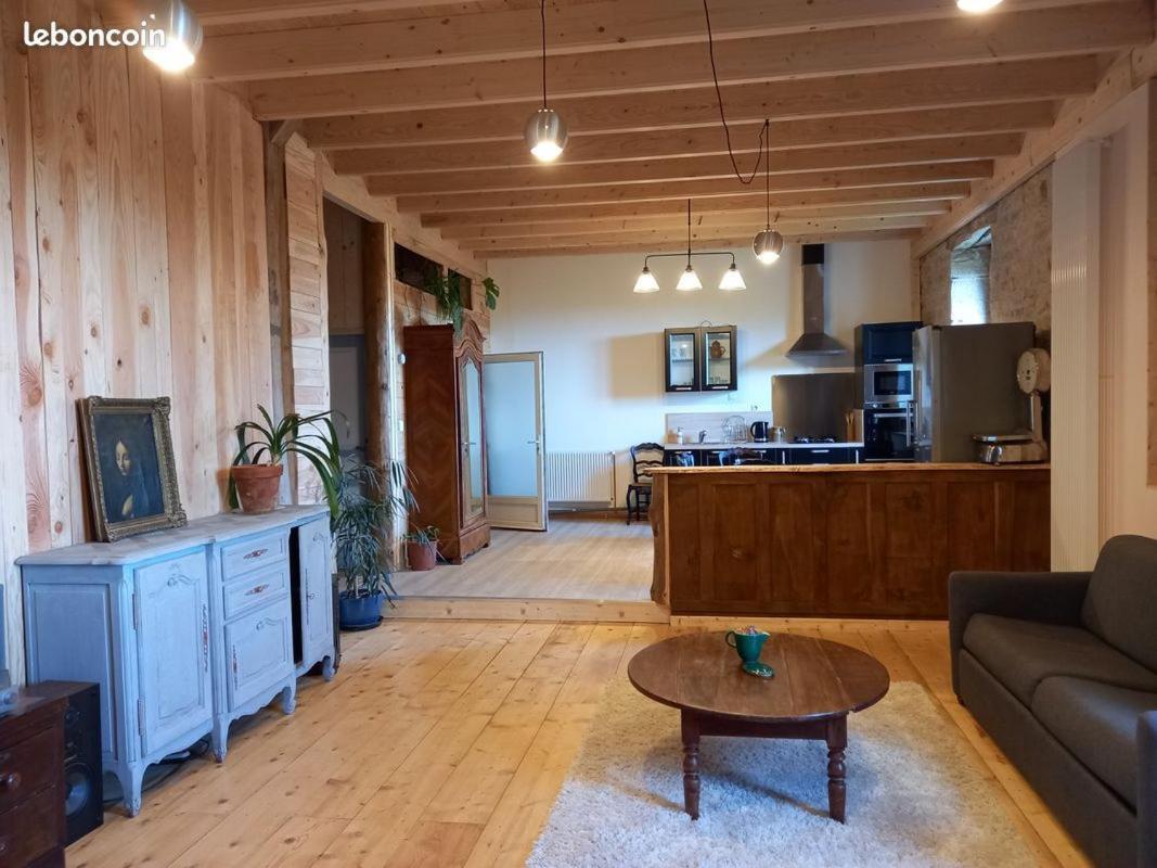 Appartement de charme dans une maison isolée Presilly  Esterno foto